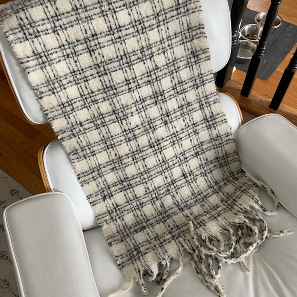 Ultra soft wrap/scarf - Picture 1 of 1